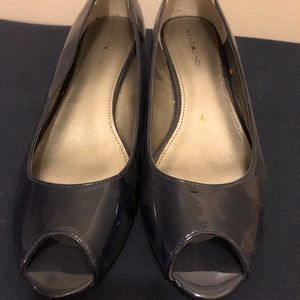 Bandolino blue peep toe short wedge